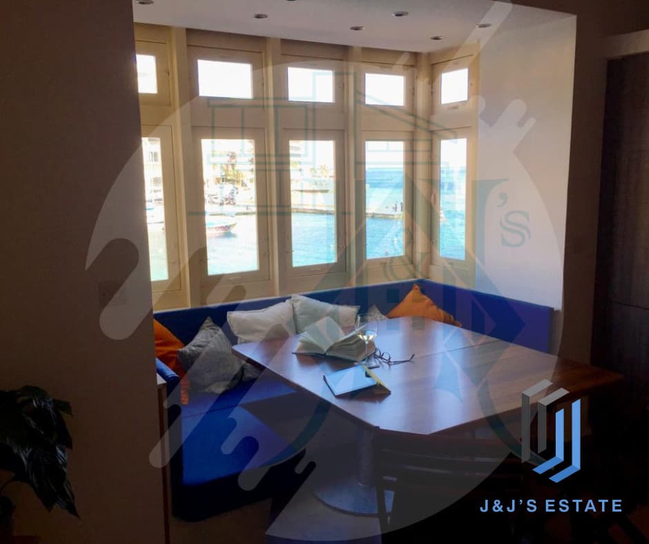 Charming 2-Bedroom Duplex Apartment in St. Julian's · 2