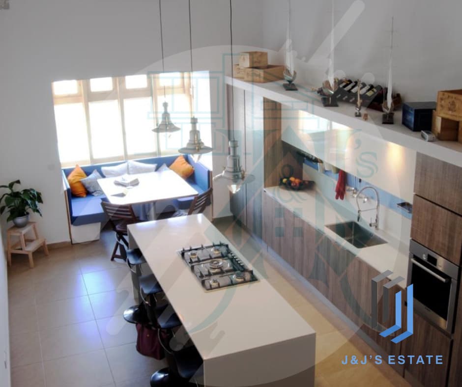 Charming 2-Bedroom Duplex Apartment in St. Julian's · 3