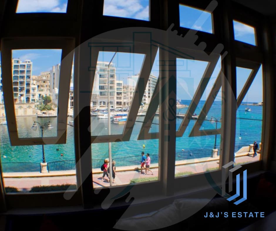 Charming 2-Bedroom Duplex Apartment in St. Julian's · 9