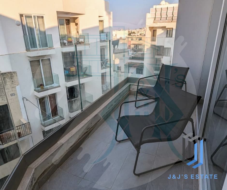 3-bedroom apartment with balcony and terrace in Swieqi · 8
