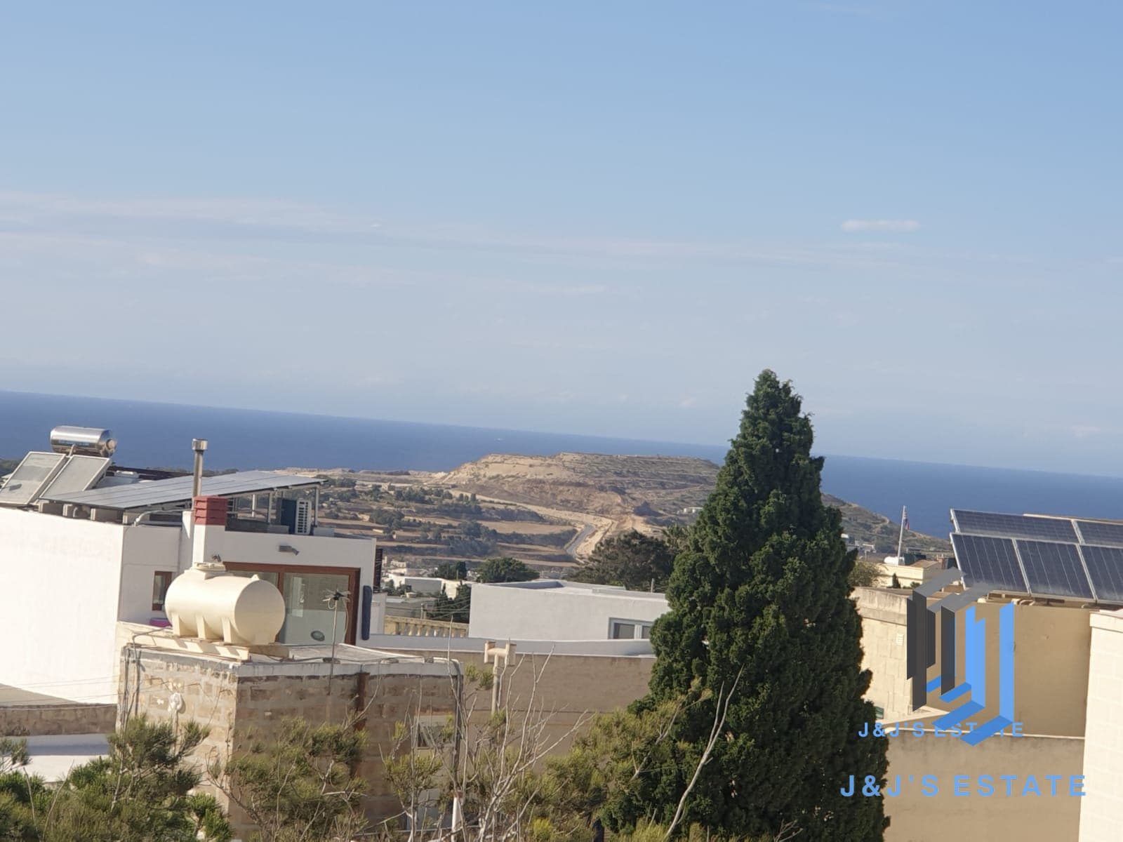 Modern 3-Bedroom Apartment with Sea View in St. Paul's Bay · 4