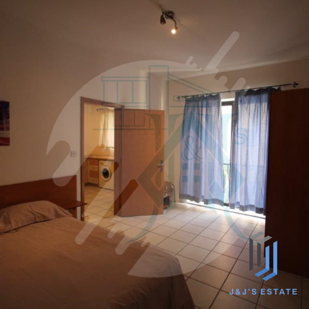 Charming 1-Bedroom Apartment in Central St. Julian's · 3