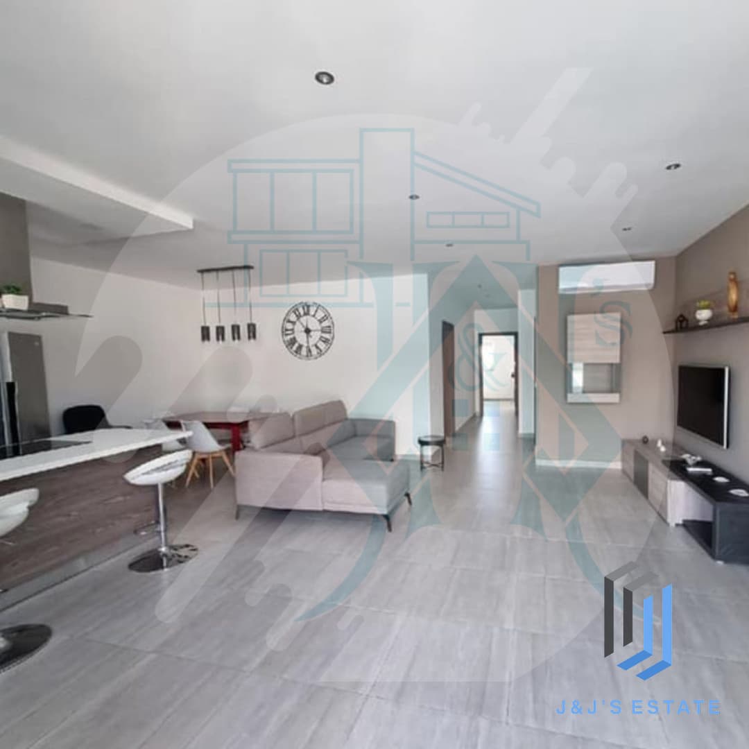 Spacious three-bedroom apartment in Luqa near the airport · 3