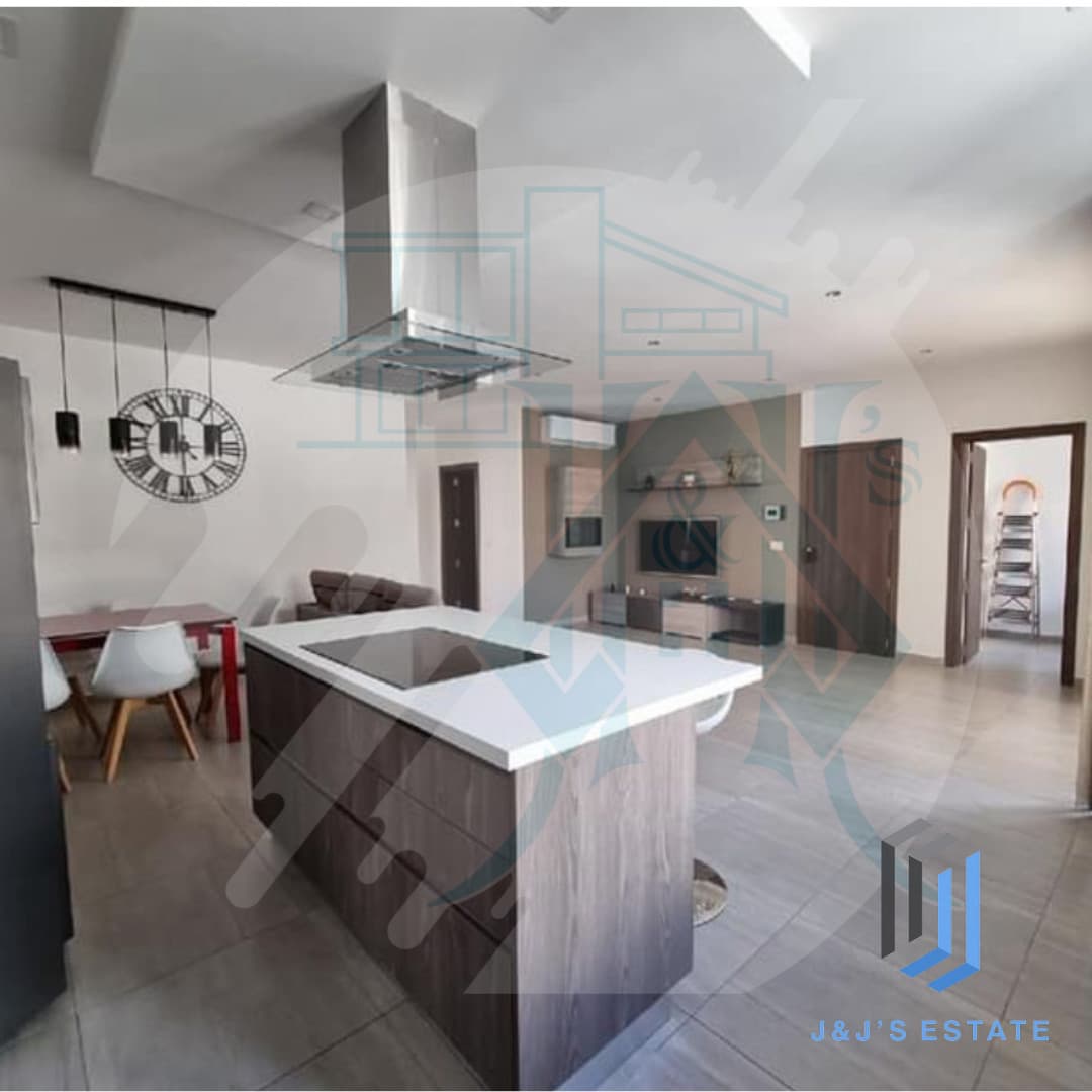 Spacious three-bedroom apartment in Luqa near the airport · 4