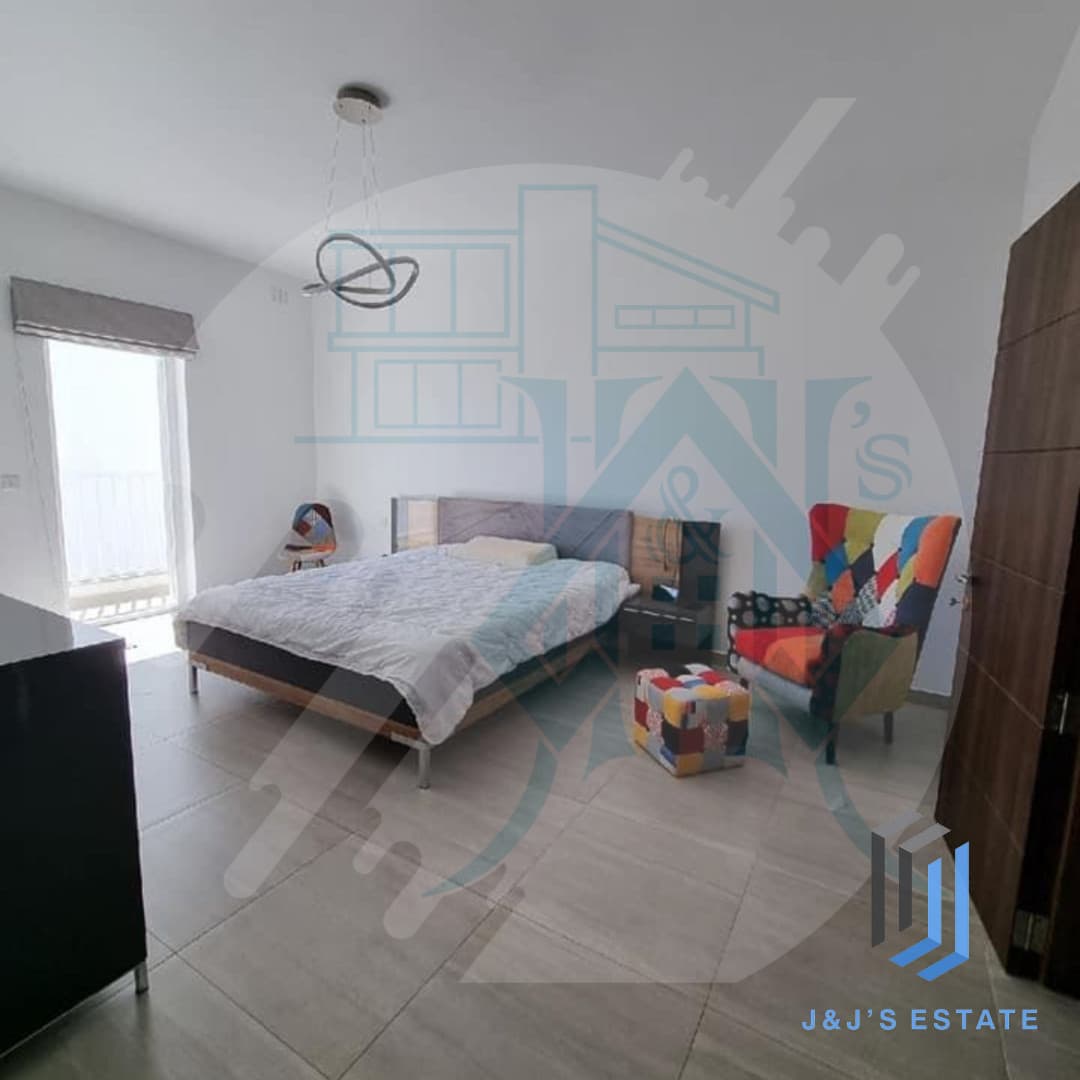 Spacious three-bedroom apartment in Luqa near the airport · 8