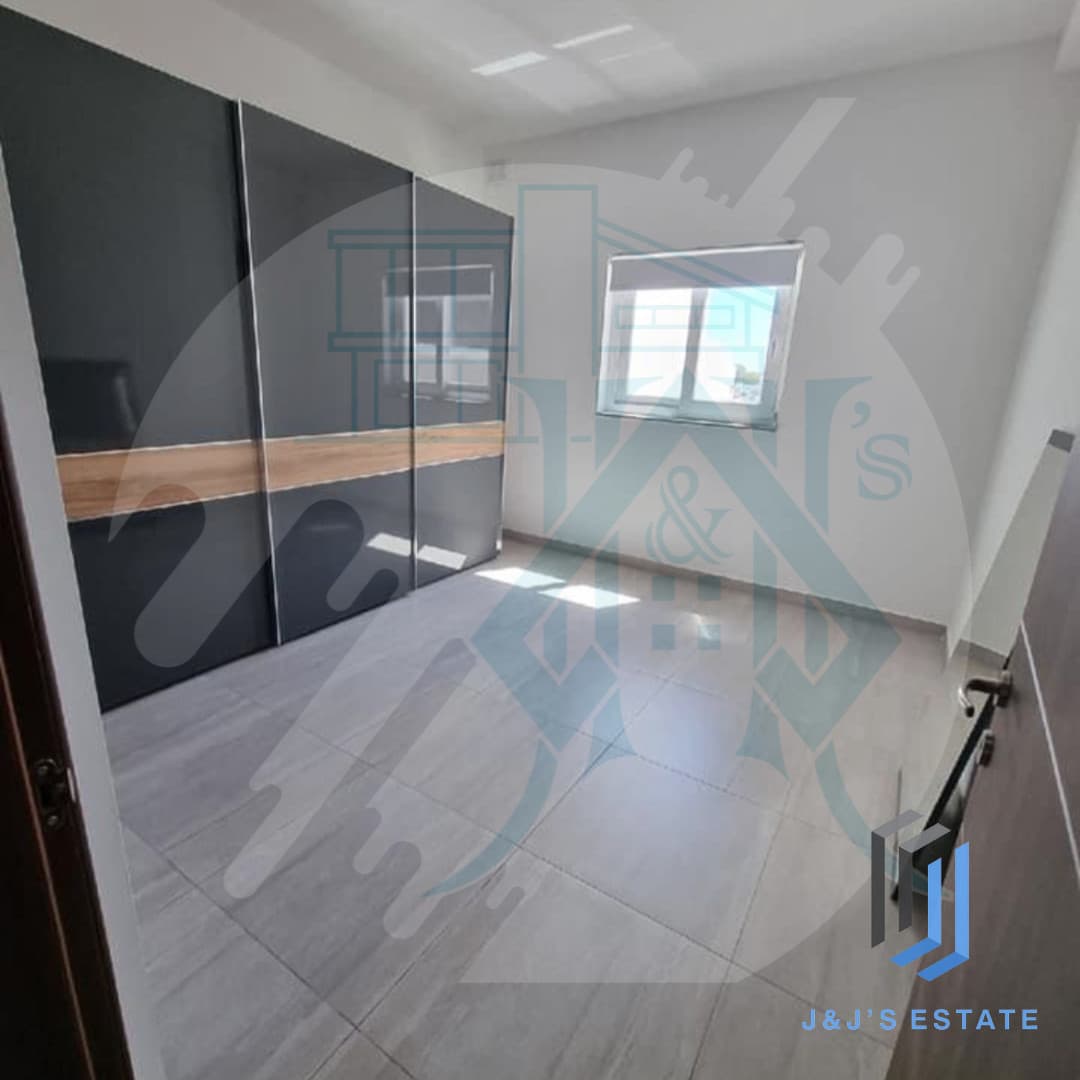 Spacious three-bedroom apartment in Luqa near the airport · 9