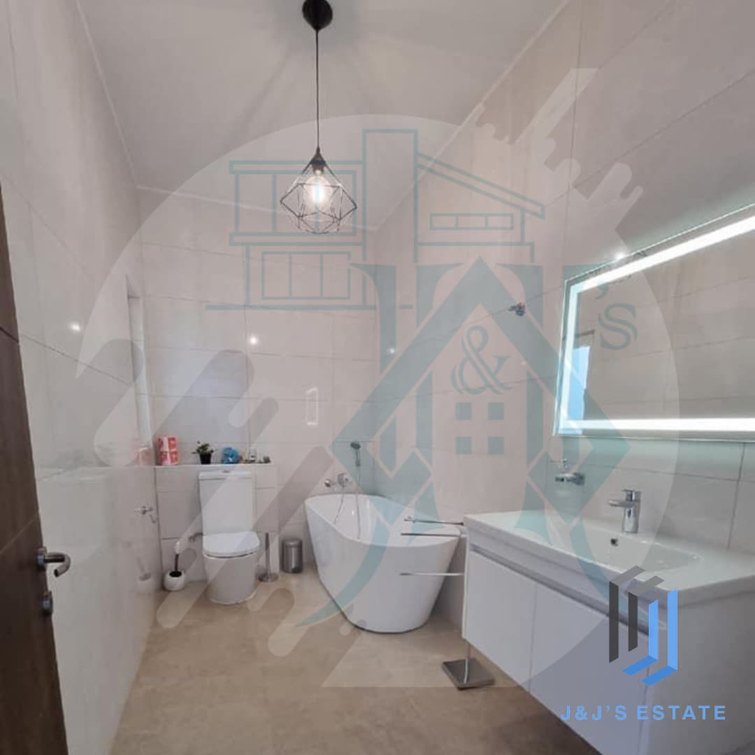 Spacious three-bedroom apartment in Luqa near the airport · 11
