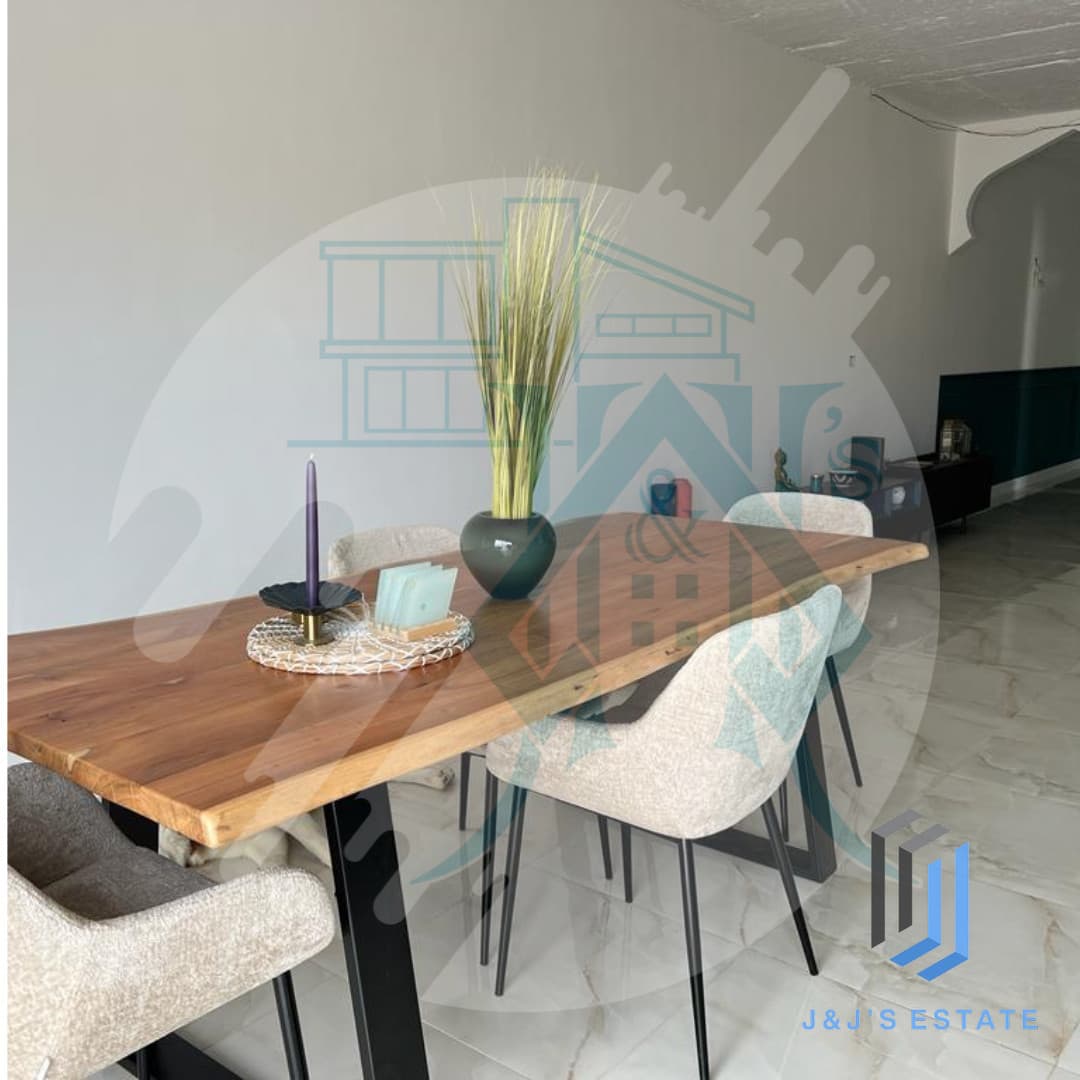Stylish Penthouse in Central Iklin · 2