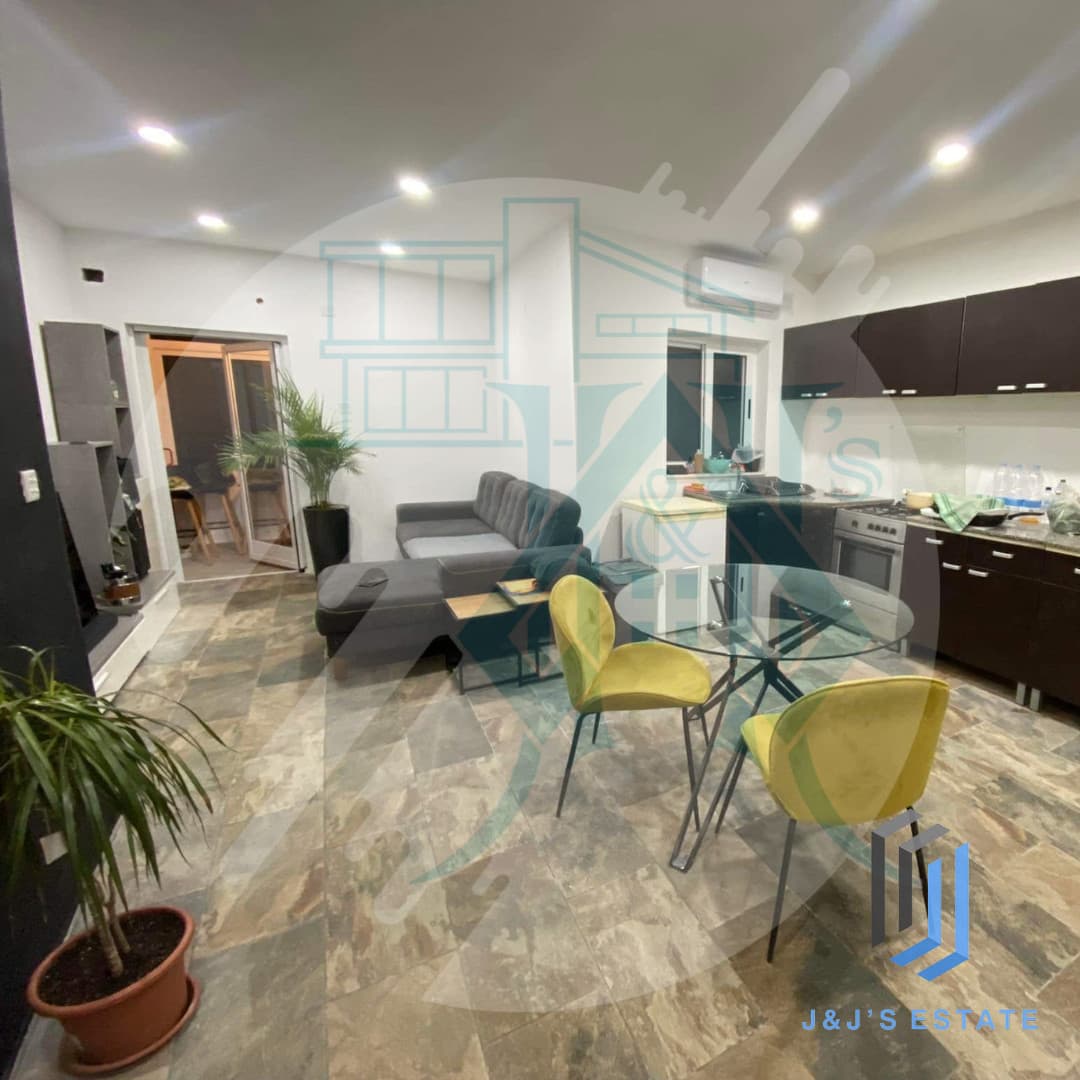 Charming 1-Bedroom Penthouse in Paola · 2