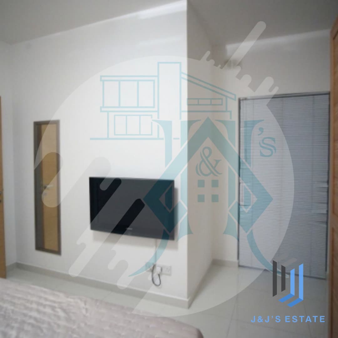Modern 2-Bedroom Apartment in Swieqi · 6