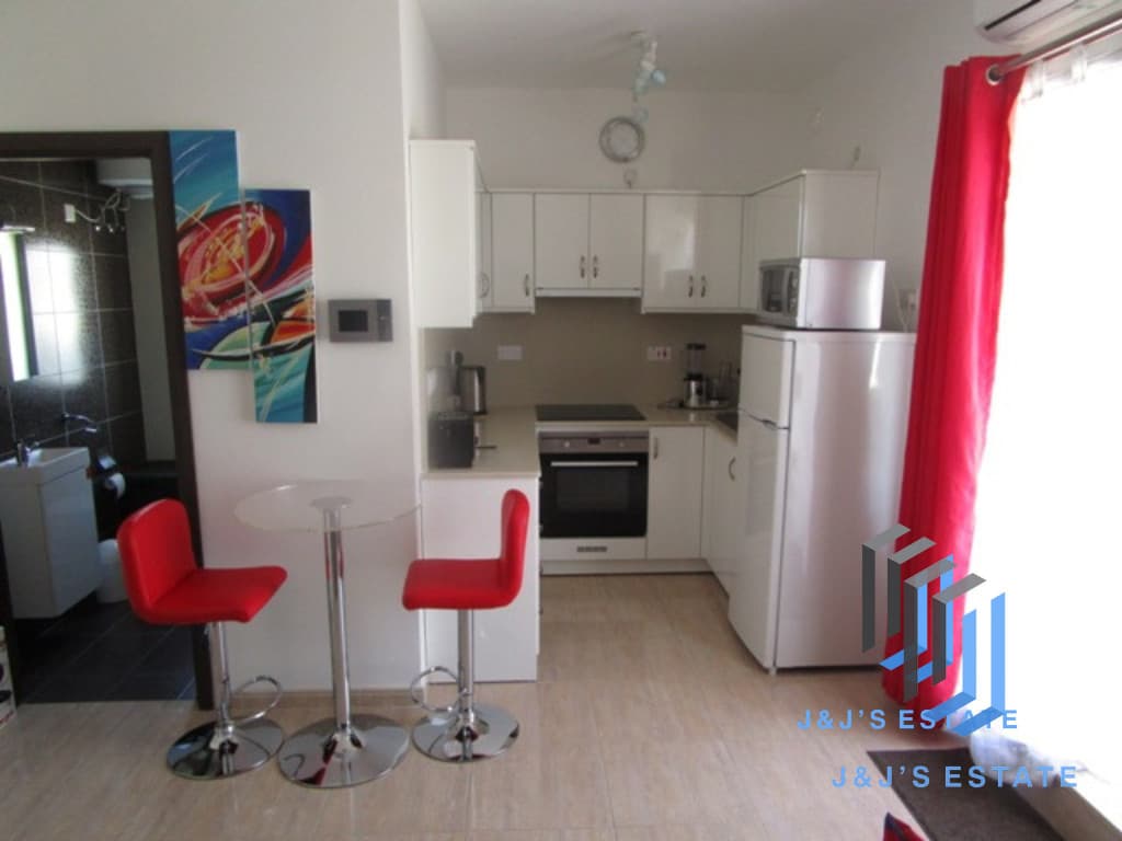 Charming 1-Bedroom Penthouse Studio in Naxxar · 4