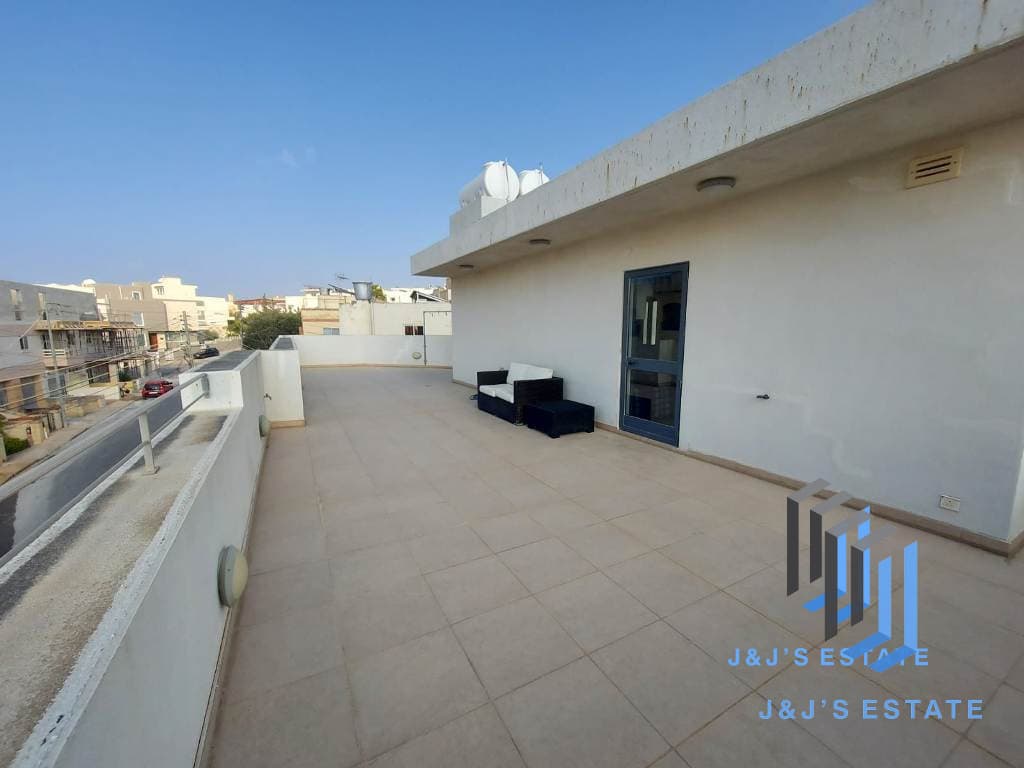 Charming 1-Bedroom Penthouse Studio in Naxxar · 7