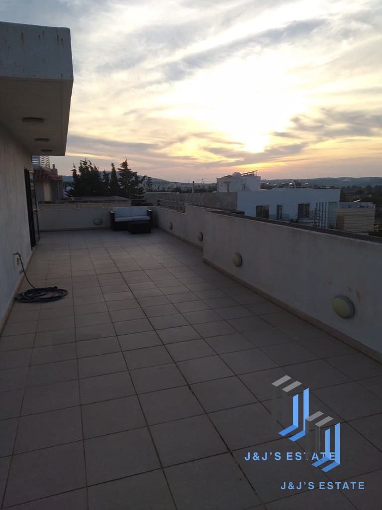 Charming 1-Bedroom Penthouse Studio in Naxxar · 9
