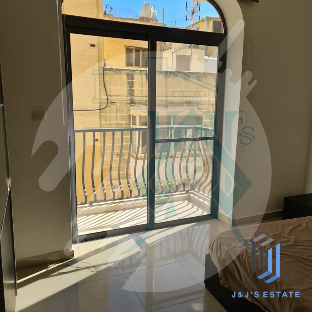 Charming 2-Bedroom Apartment in Sliema · 4