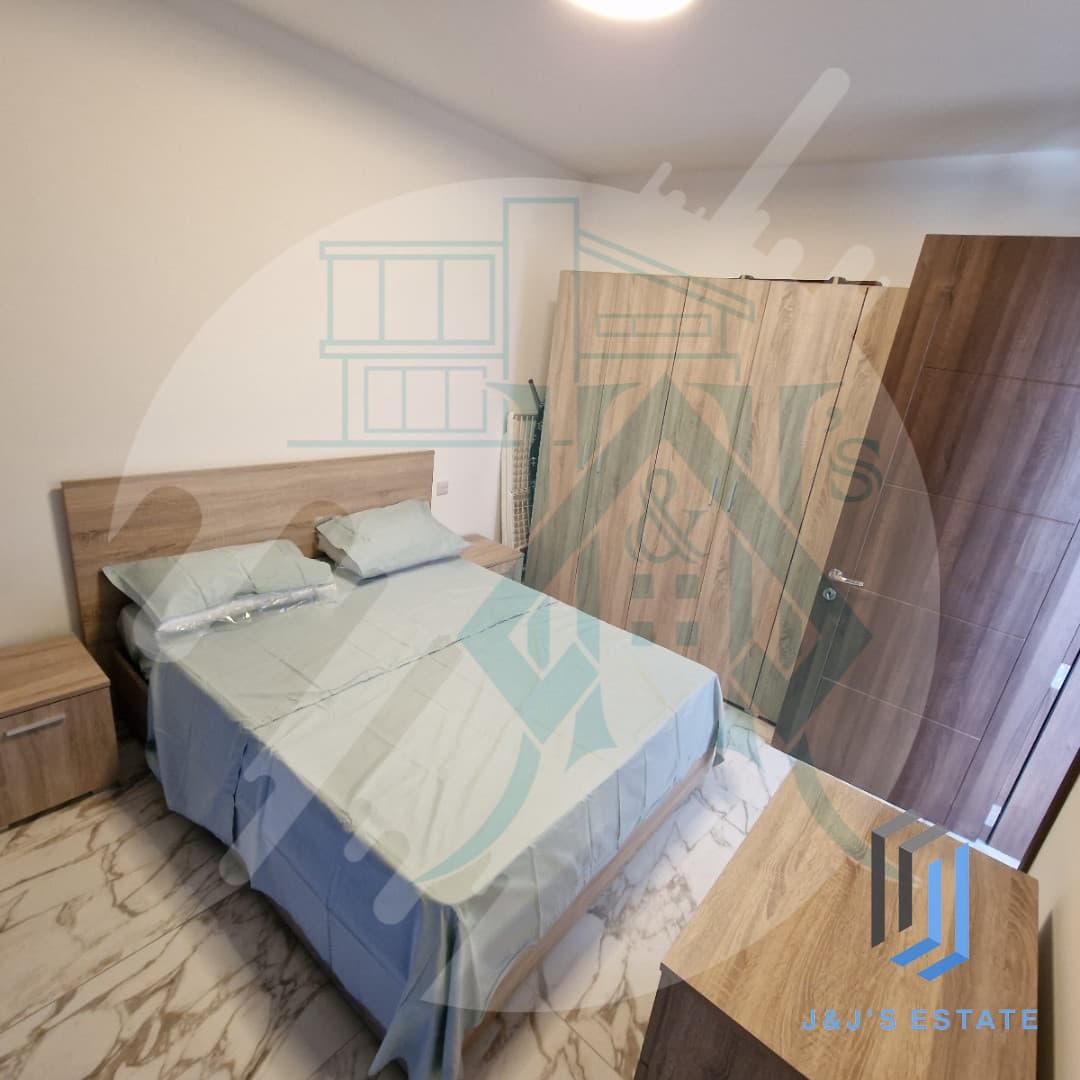 Stylish Penthouse in Gzira with Spacious Terrace · 3