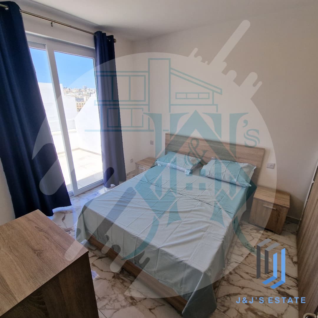 Stylish Penthouse in Gzira with Spacious Terrace · 4