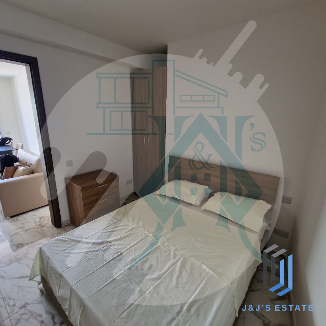 Stylish Penthouse in Gzira with Spacious Terrace · 6