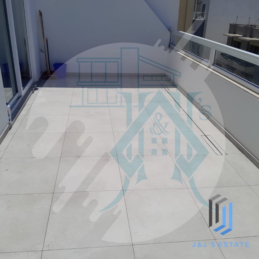 Stylish Penthouse in Gzira with Spacious Terrace · 7