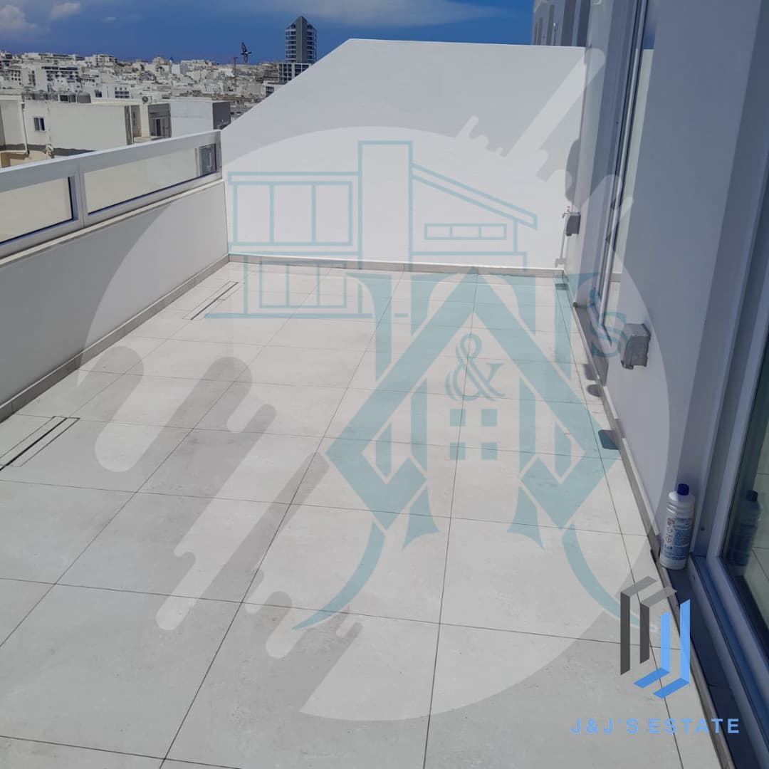 Stylish Penthouse in Gzira with Spacious Terrace · 8