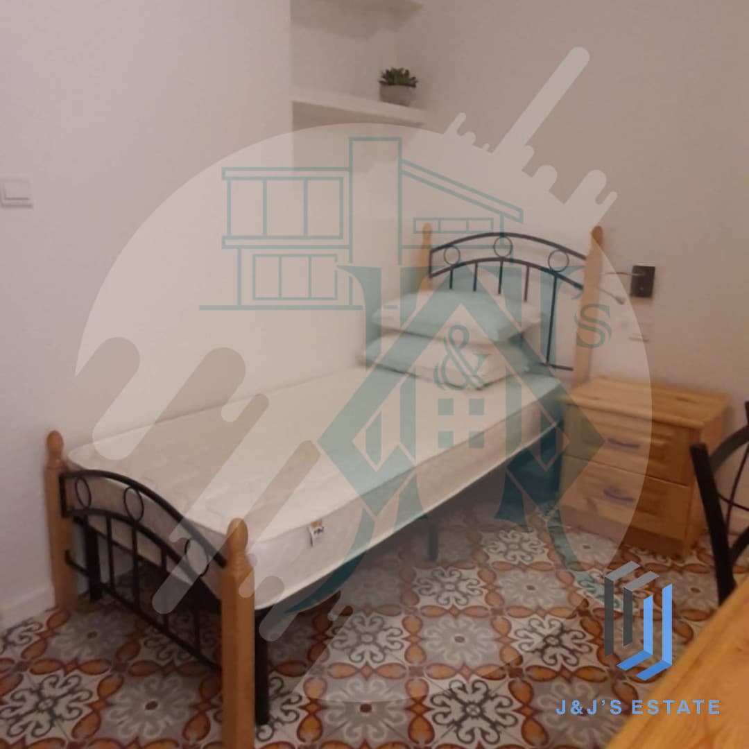 Renovated two-bedroom maisonette with veranda in Birgu · 8