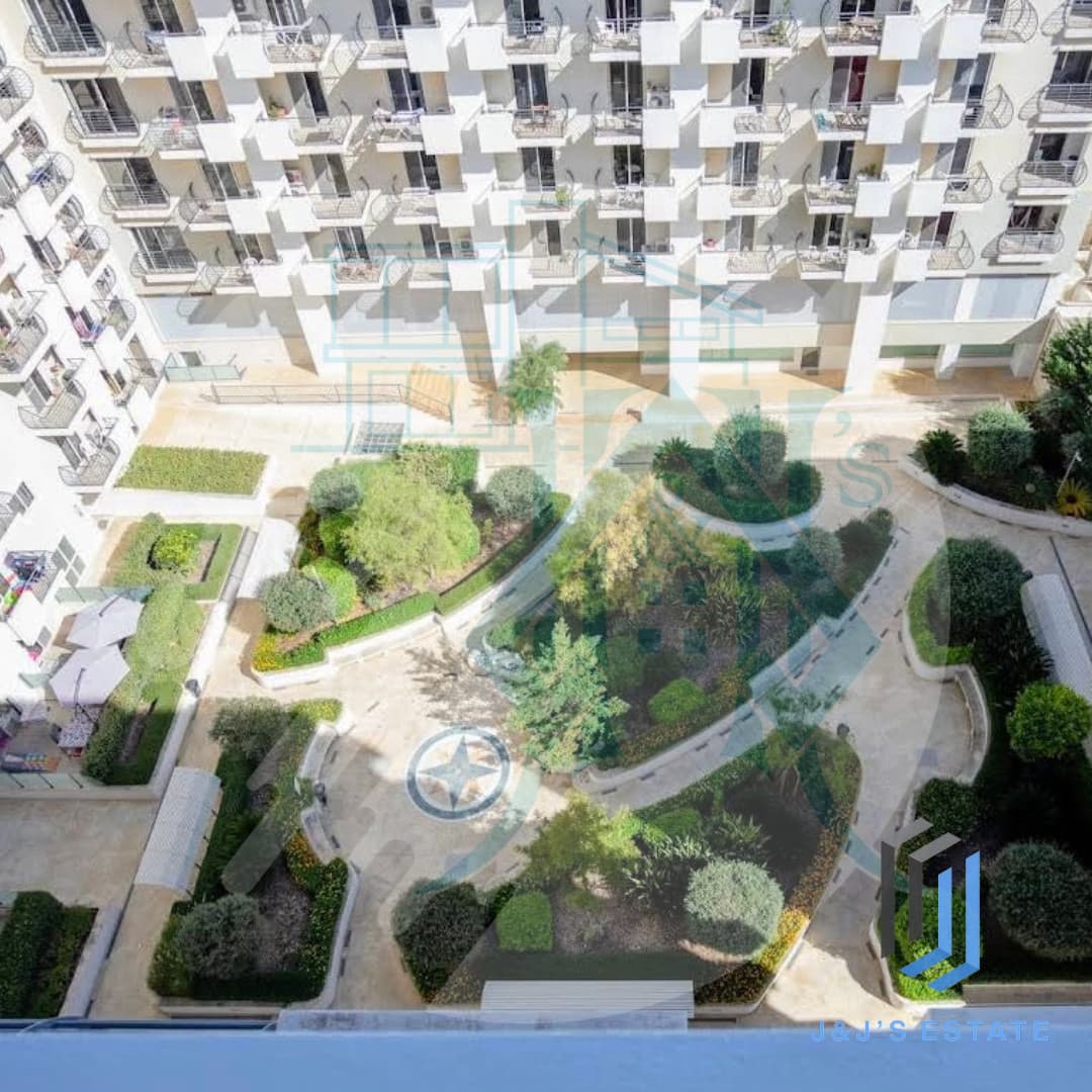 Elegant 2-Bedroom Penthouse in Central Gzira · 11