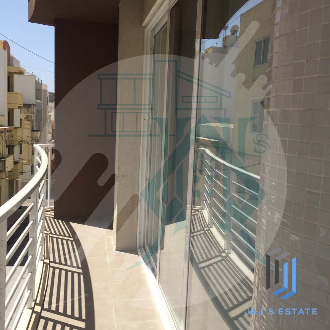 Spacious 3-Bedroom Apartment in Msida · 5