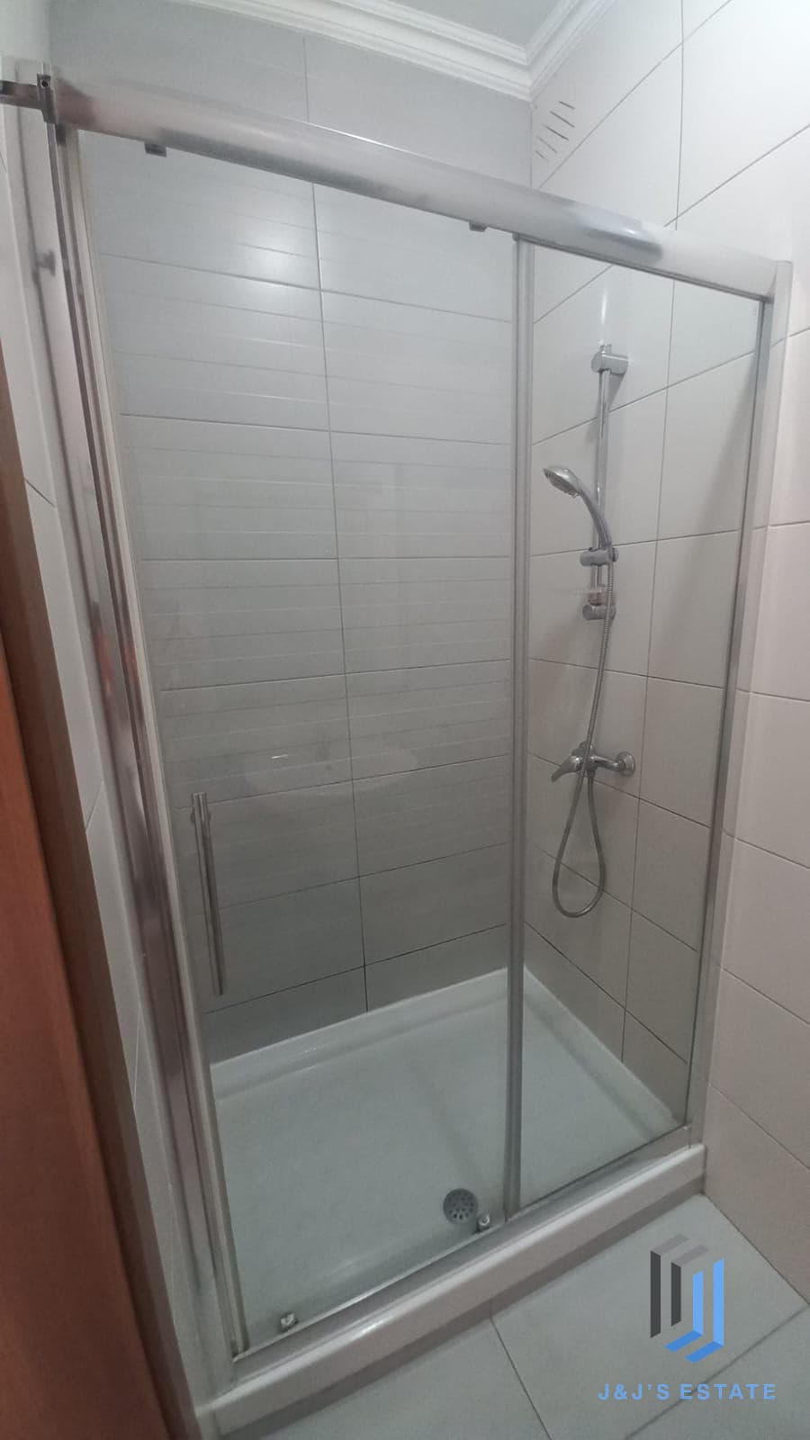 Cozy 1-Bedroom Apartment in Ibragg · 9