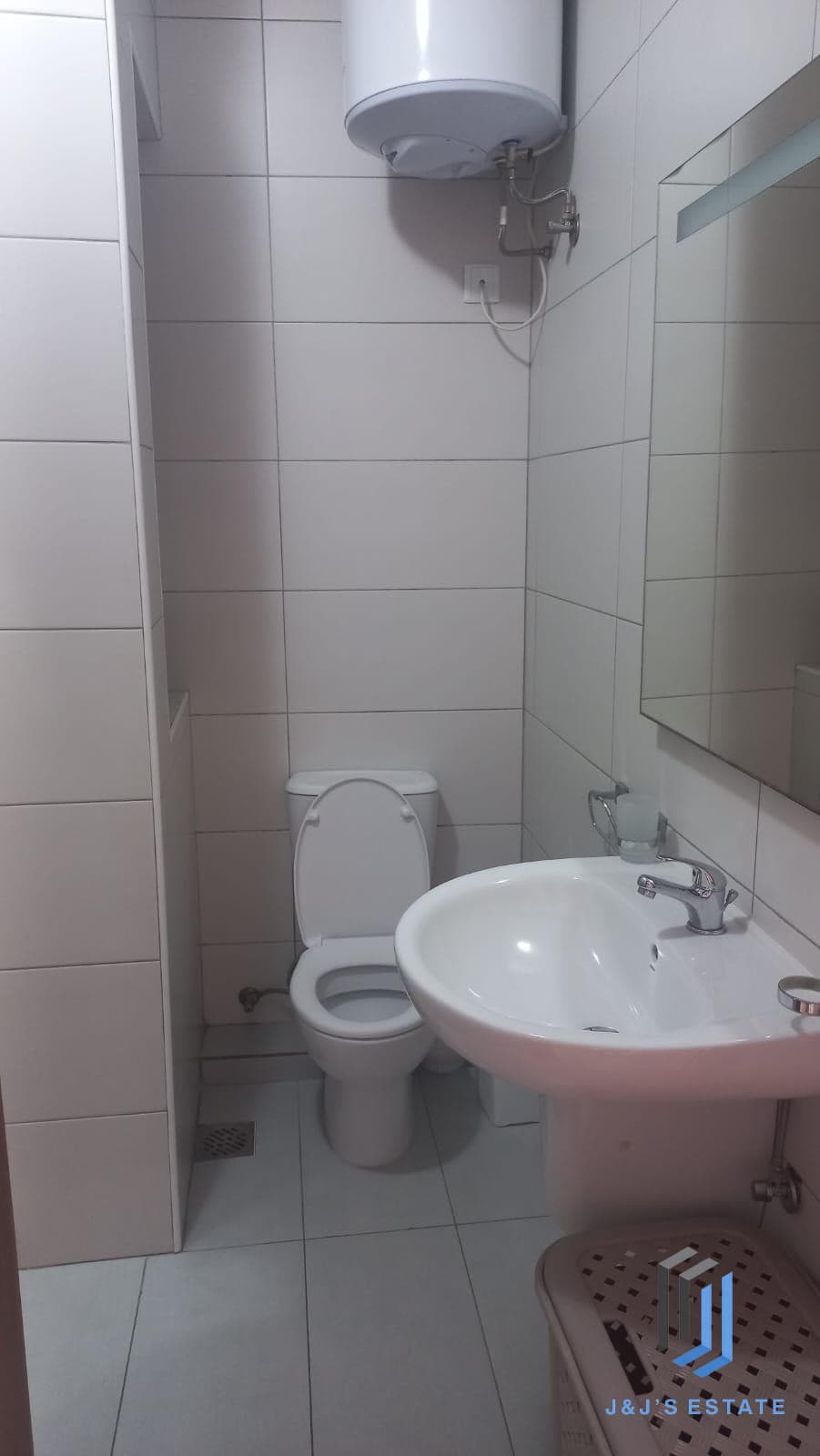 Cozy 1-Bedroom Apartment in Ibragg · 10