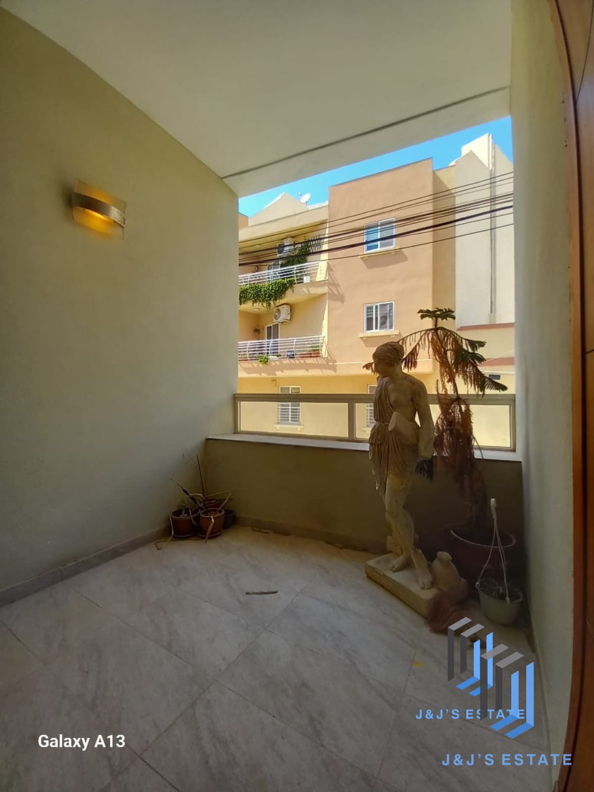 Charming 2-Bedroom Apartment in Gharghur · 4