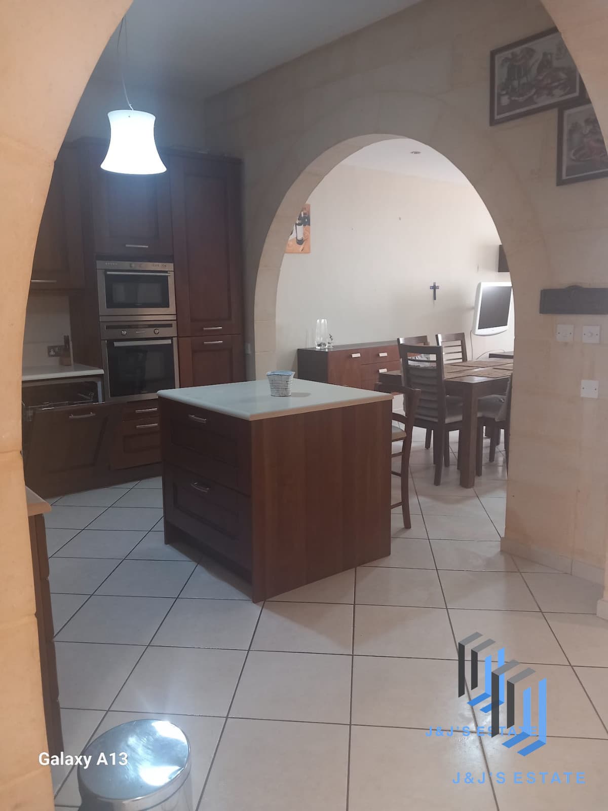 Charming 2-Bedroom Apartment in Gharghur · 8