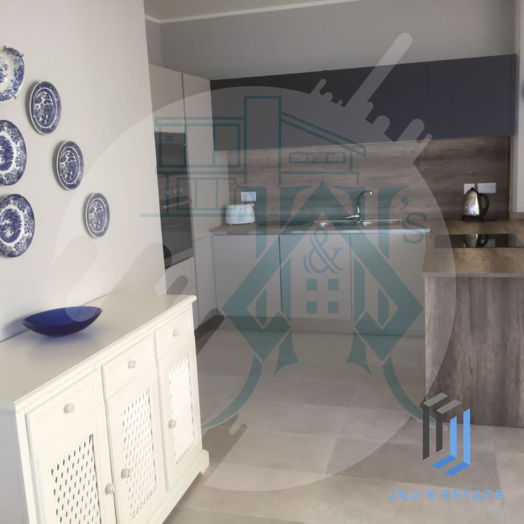 Spacious three-bedroom apartment with sea views in Sliema · 1
