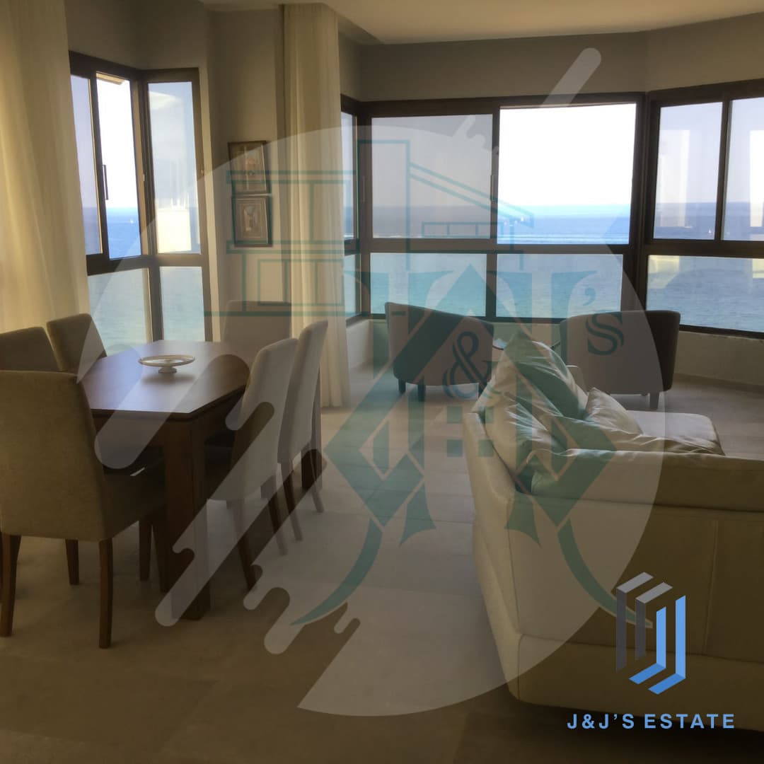 Spacious three-bedroom apartment with sea views in Sliema · 2