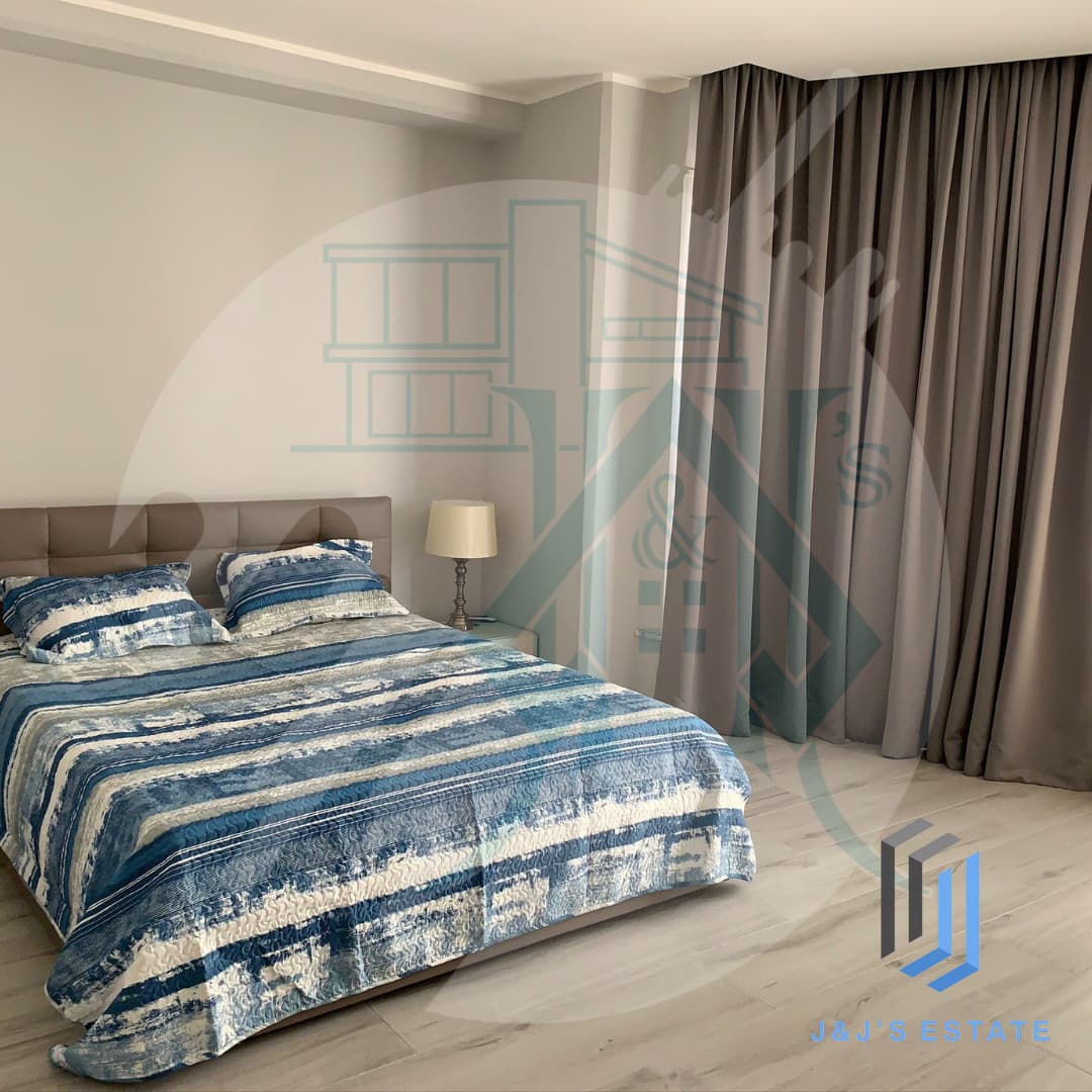 Spacious three-bedroom apartment with sea views in Sliema · 4