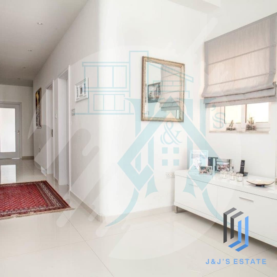 Elegant 3-Bedroom Penthouse in Ibragg · 6