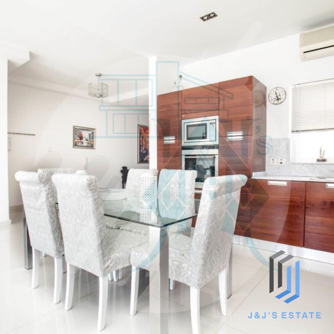 Elegant 3-Bedroom Penthouse in Ibragg · 8