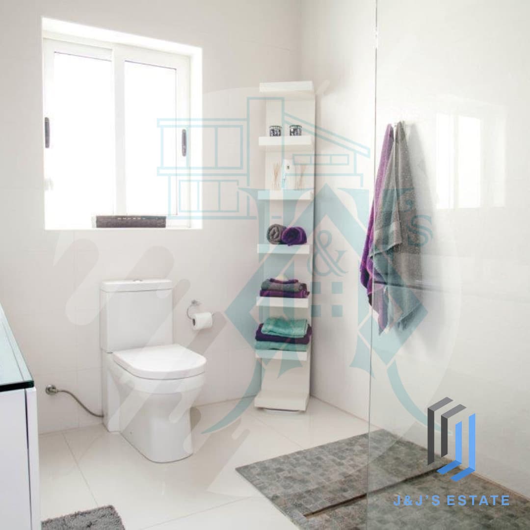 Elegant 3-Bedroom Penthouse in Ibragg · 13