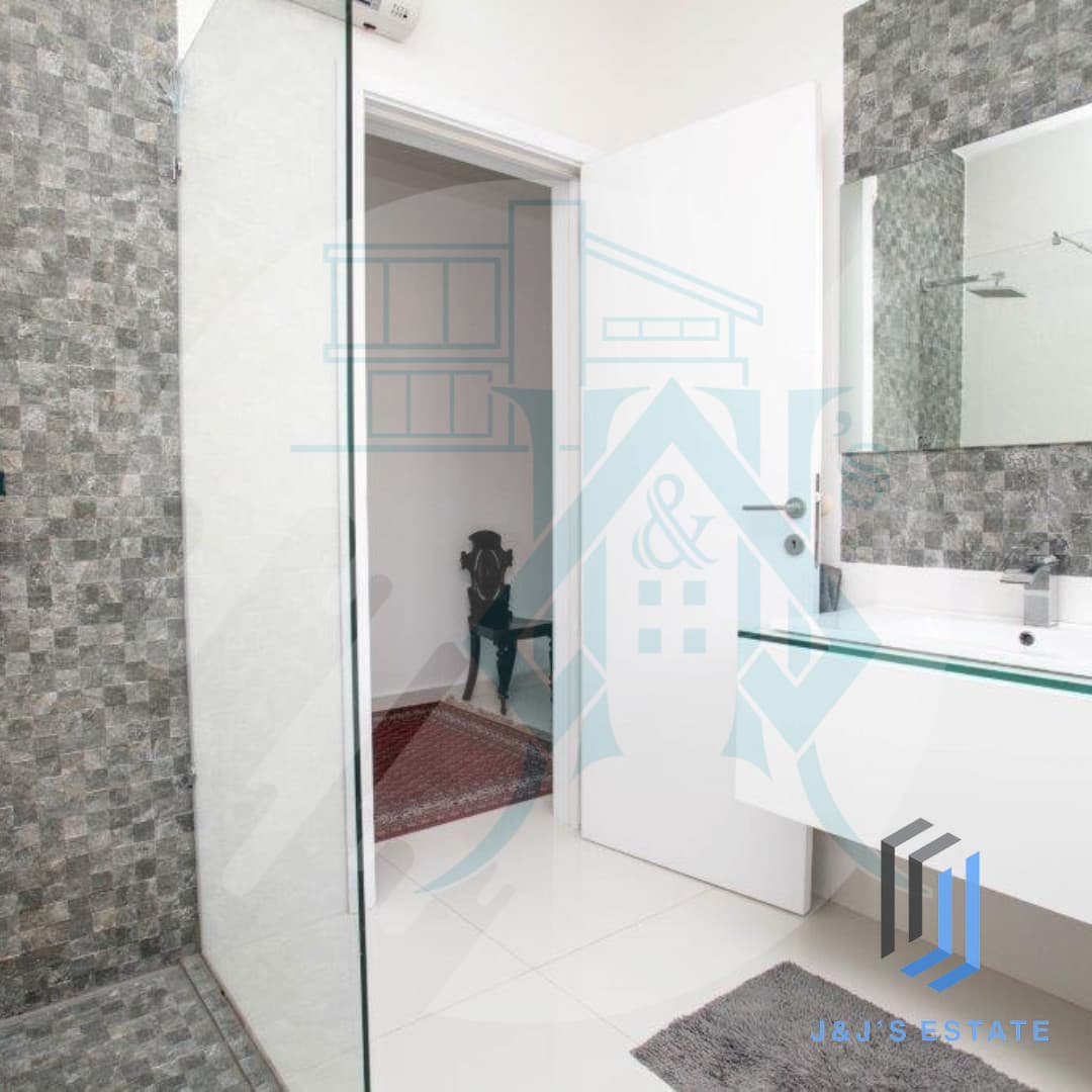 Elegant 3-Bedroom Penthouse in Ibragg · 14