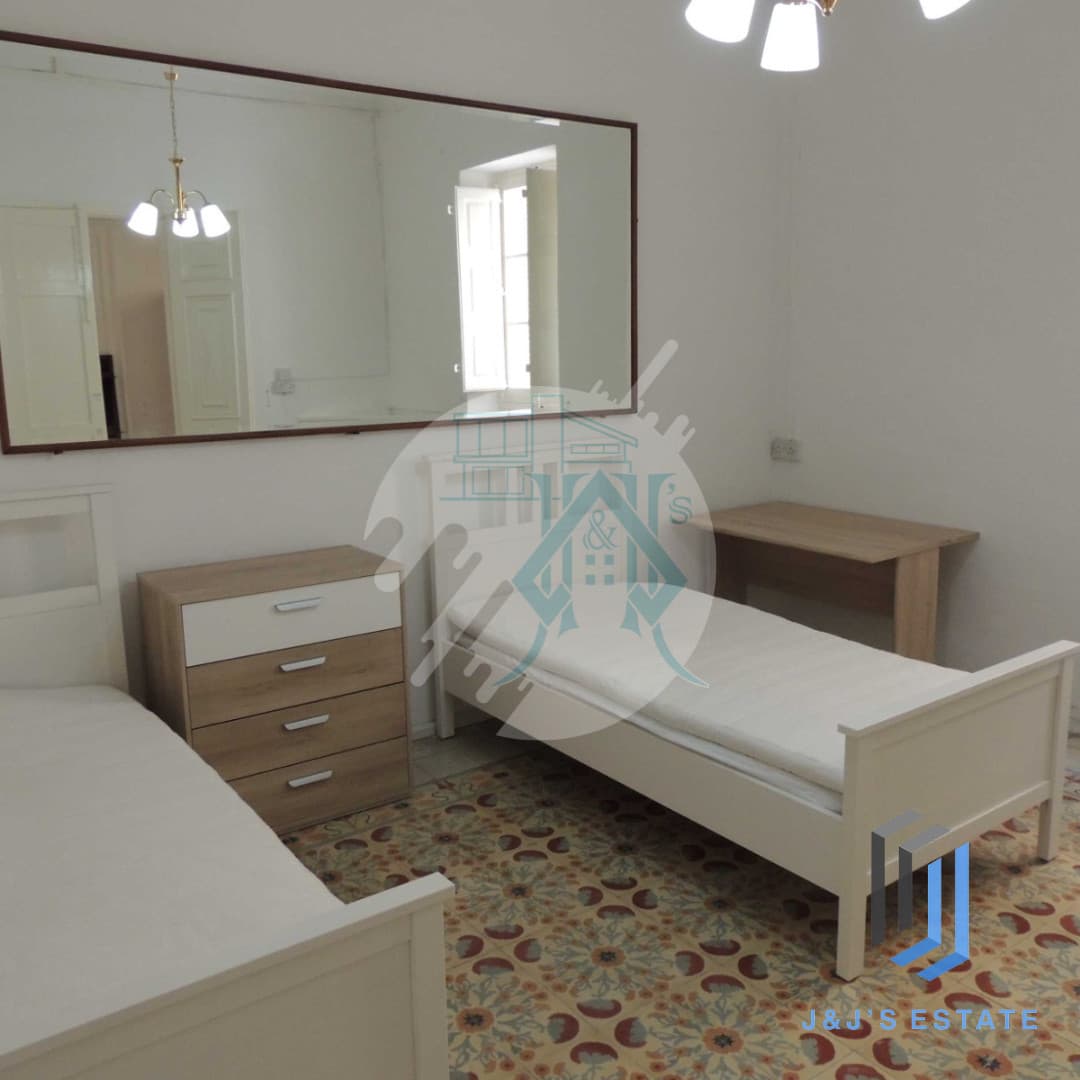 Spacious 4-Bedroom Townhouse in Sliema · 2