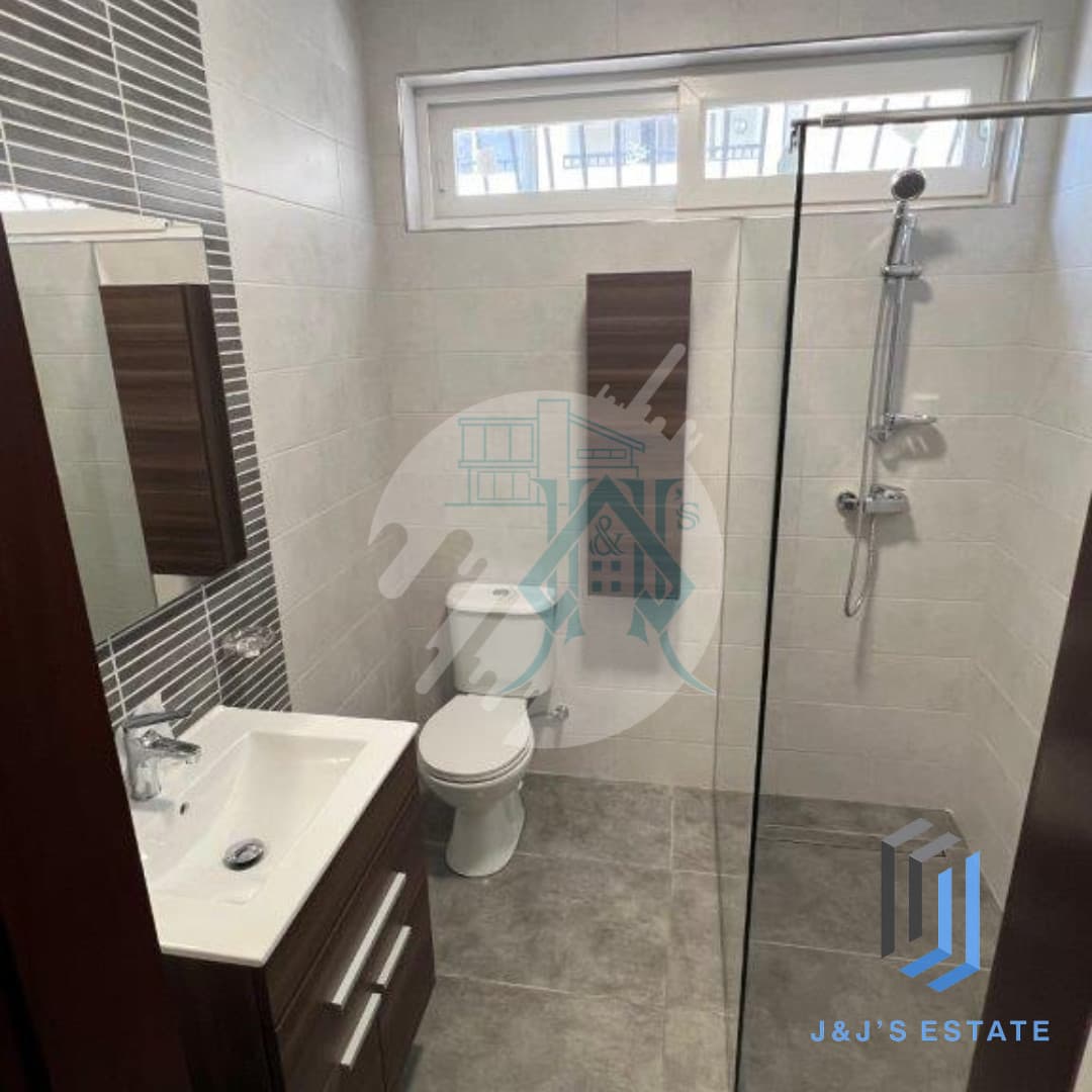 Charming 2-Bedroom Apartment in St Julian's with Garden · 2