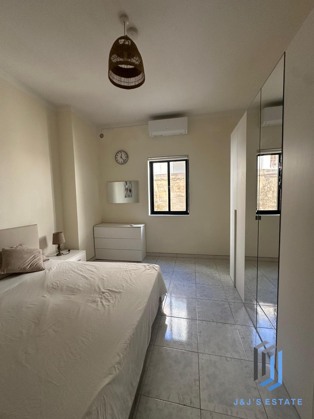Elegant 2-Bedroom Apartment in Sliema · 7