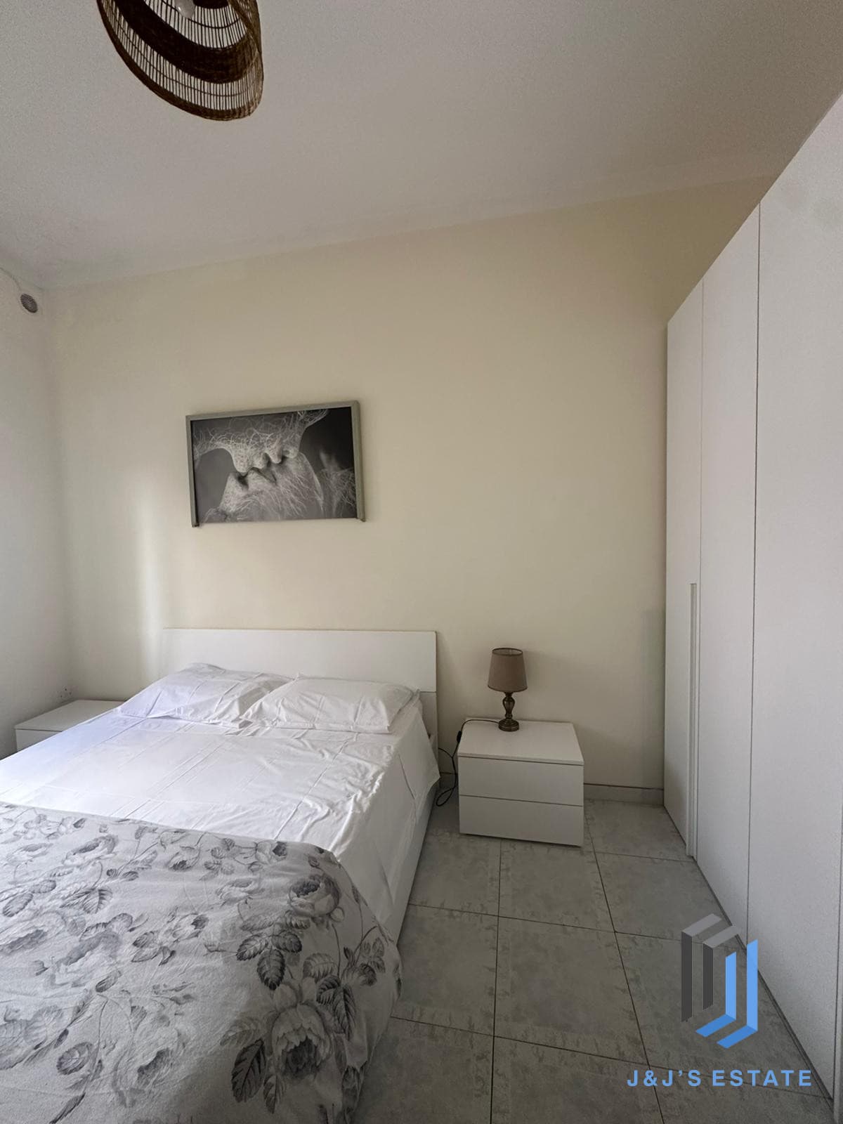 Elegant 2-Bedroom Apartment in Sliema · 9