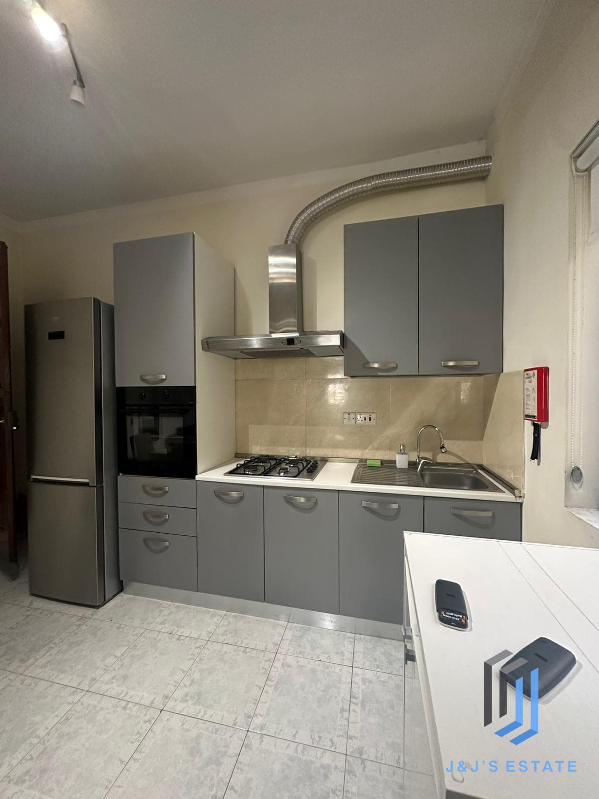 Elegant 2-Bedroom Apartment in Sliema · 3
