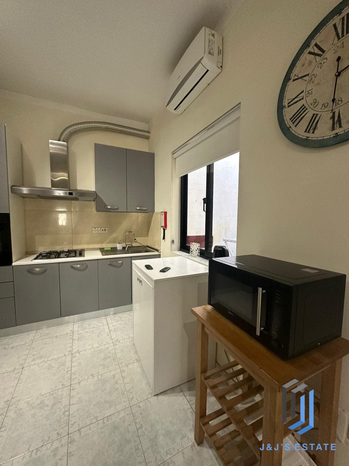 Elegant 2-Bedroom Apartment in Sliema · 4