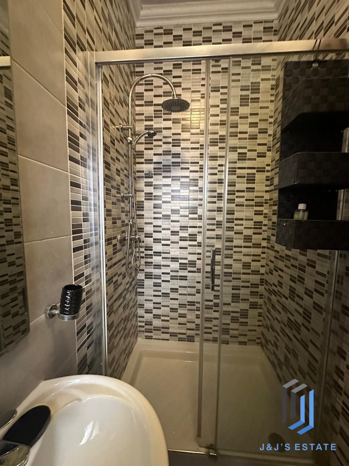 Elegant 2-Bedroom Apartment in Sliema · 13