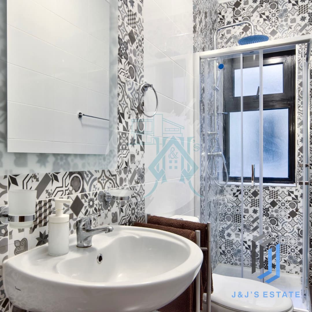 Modern 2-Bedroom Apartment in Sliema with Balcony · 5