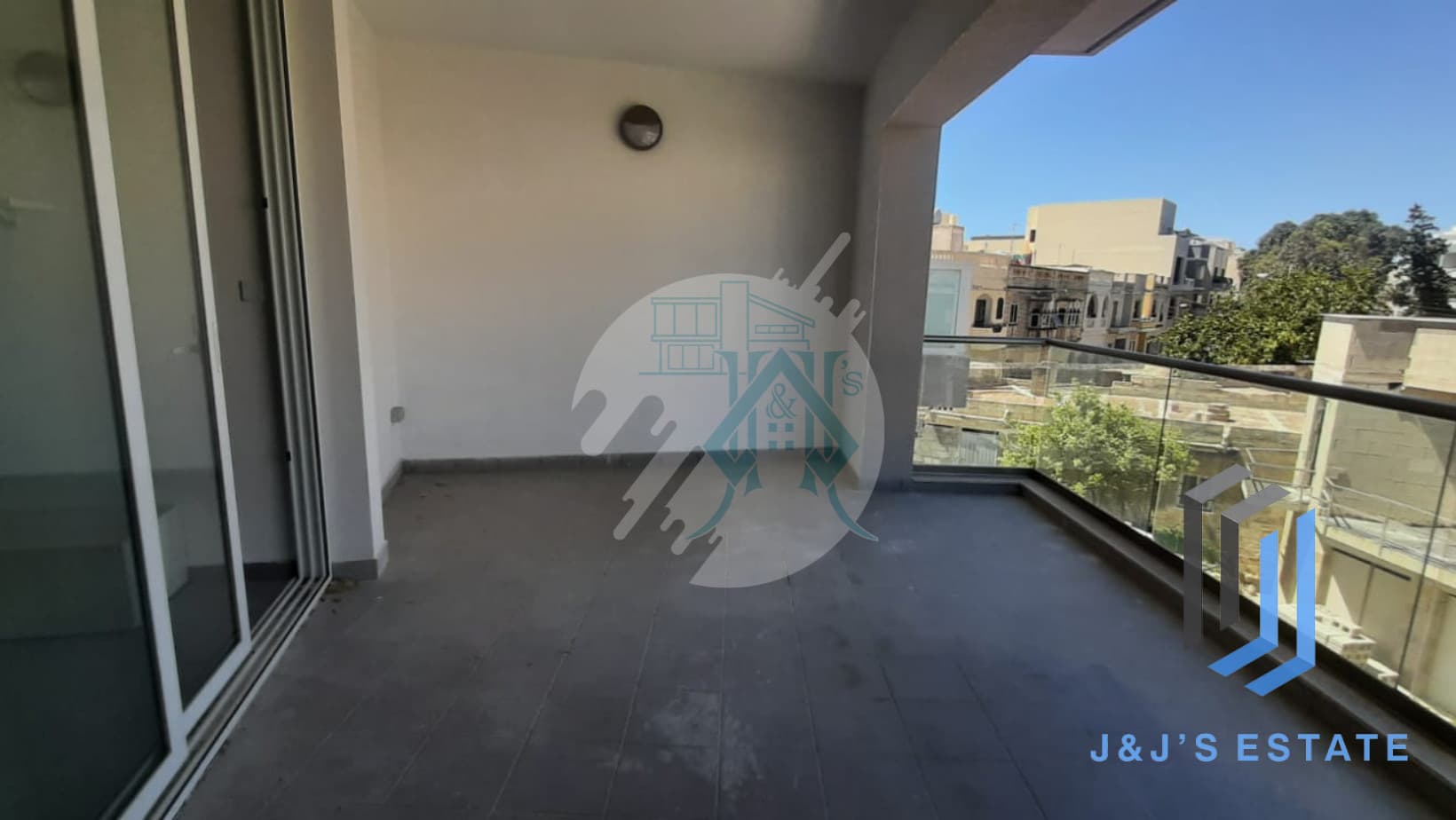 Spacious 3-Bedroom Penthouse in Zabbar · 4