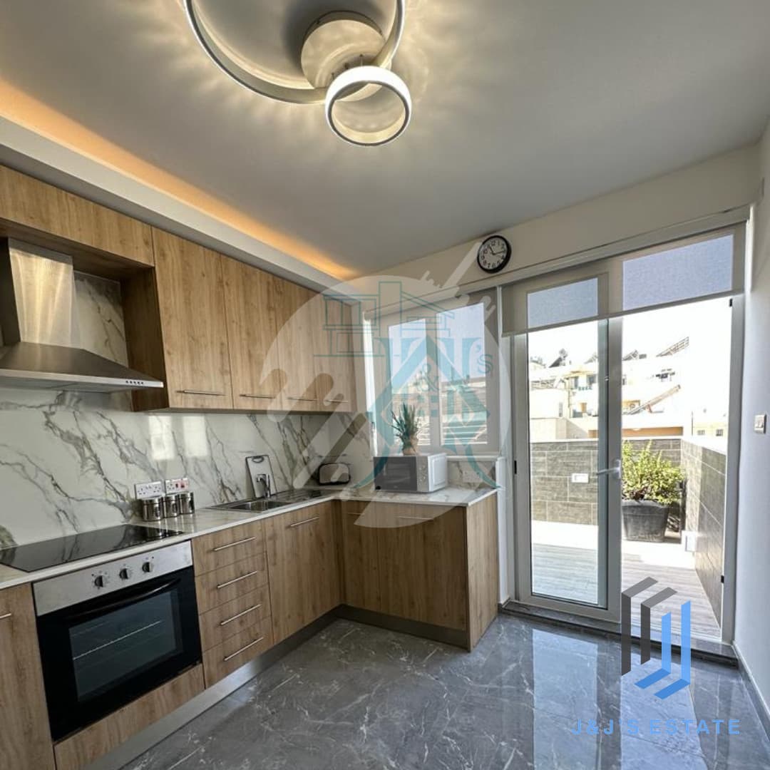 Elegant Duplex Penthouse in Mgarr · 4