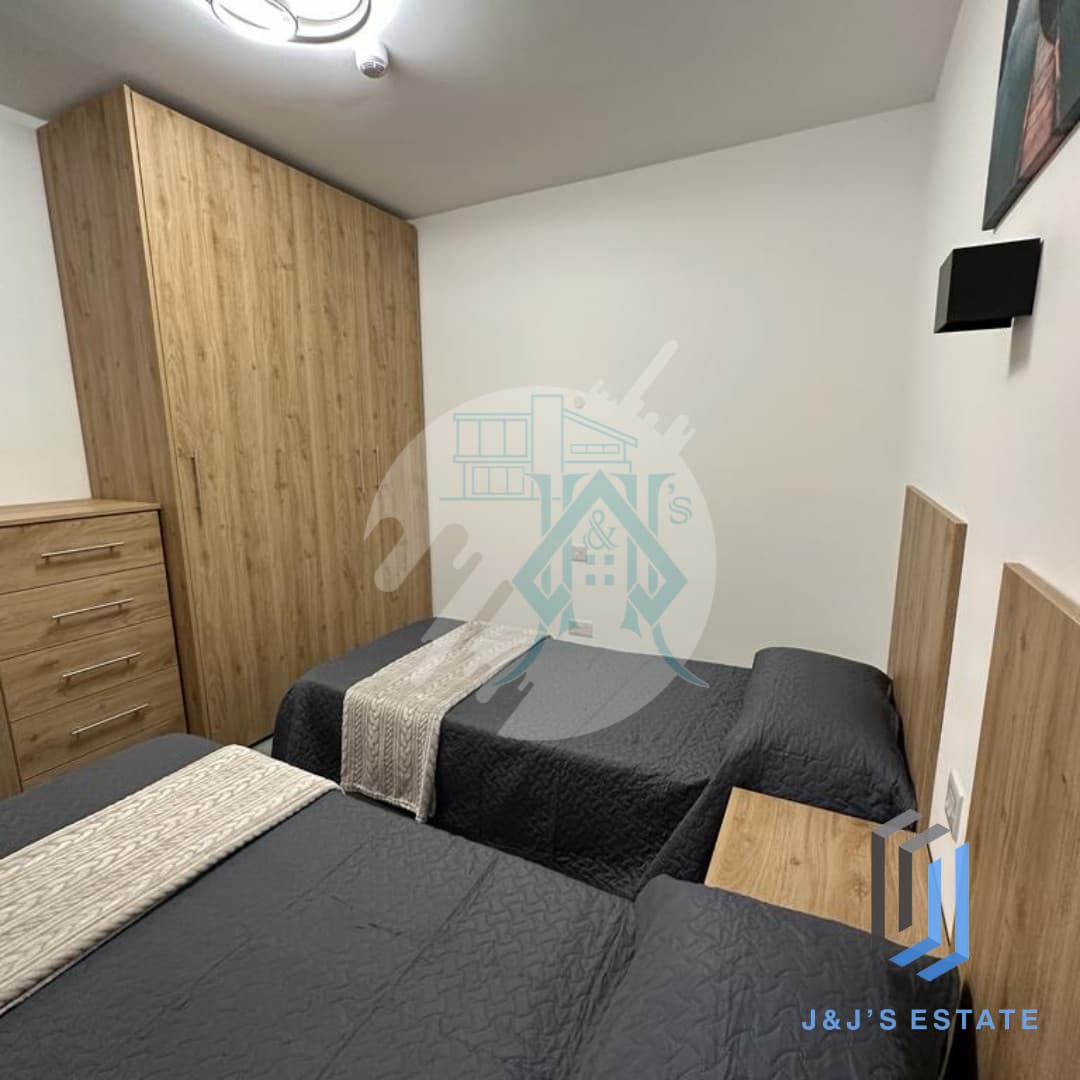 Elegant Duplex Penthouse in Mgarr · 8