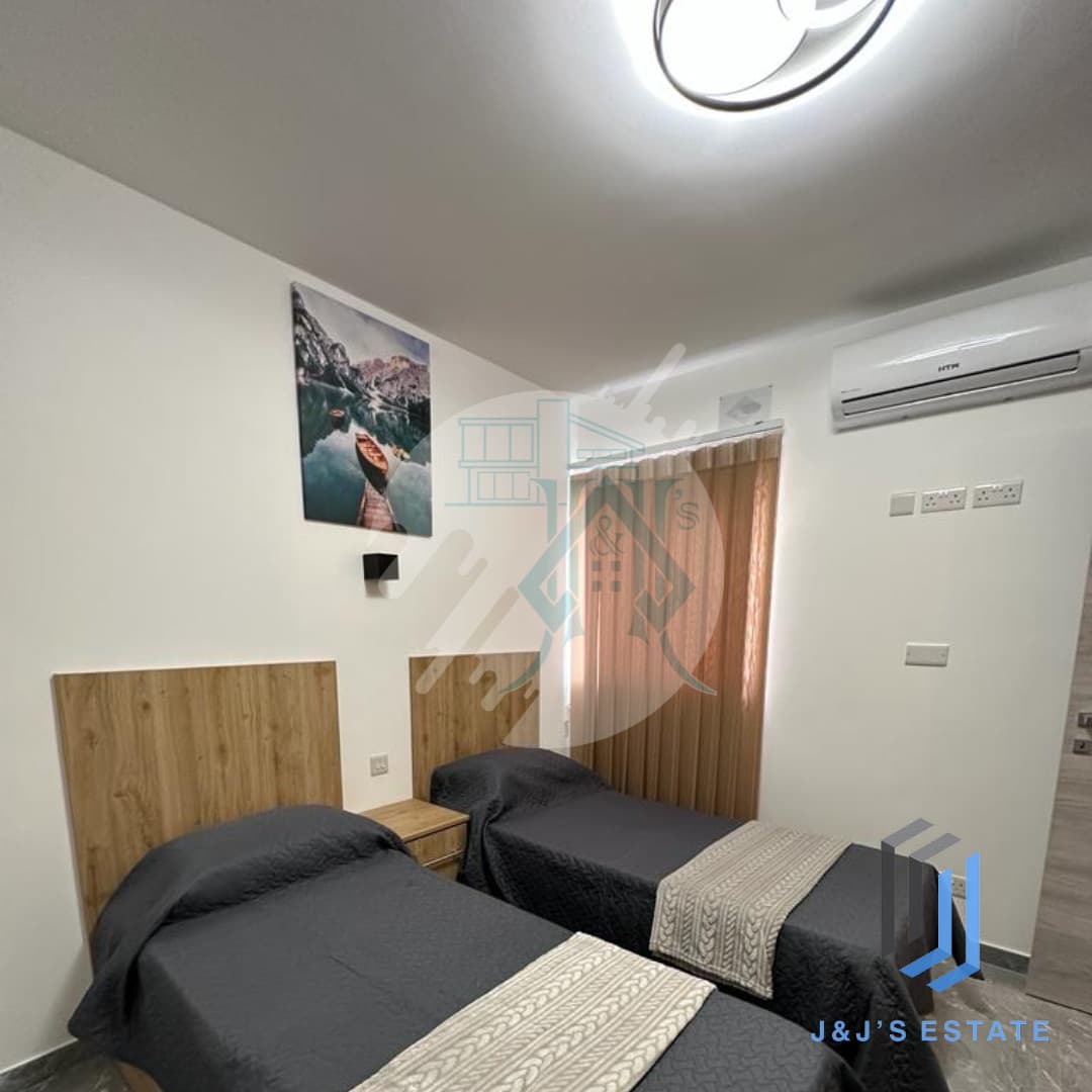 Elegant Duplex Penthouse in Mgarr · 9