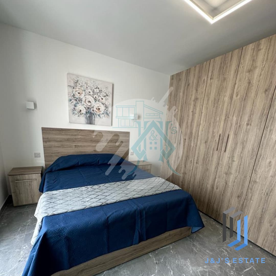 Elegant Duplex Penthouse in Mgarr · 10